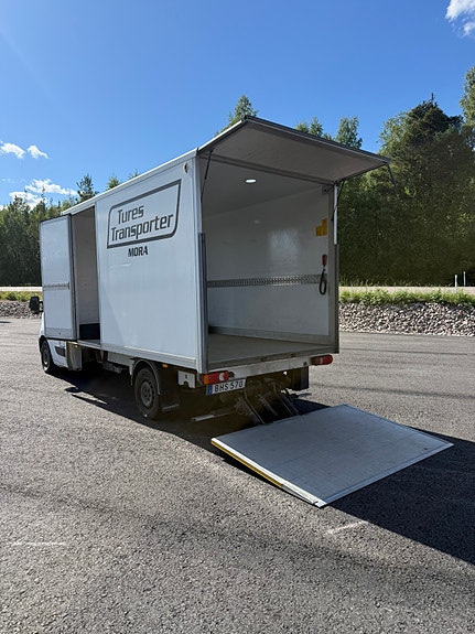 Nissan NV400 2 of 5