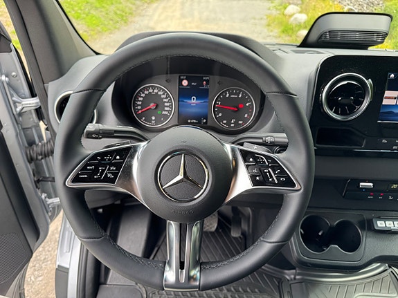 Mercedes-Benz Sprinter 319 11 of 14