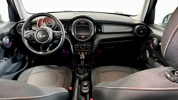 MINI Cooper 4 of 5