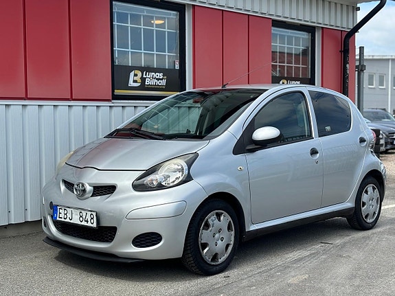 Toyota Aygo 2 of 5