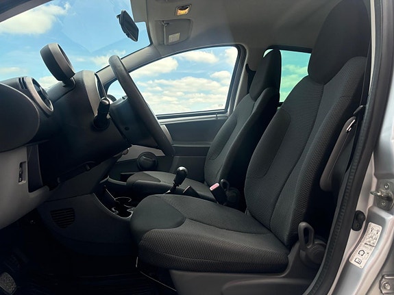 Toyota Aygo 14 of 16