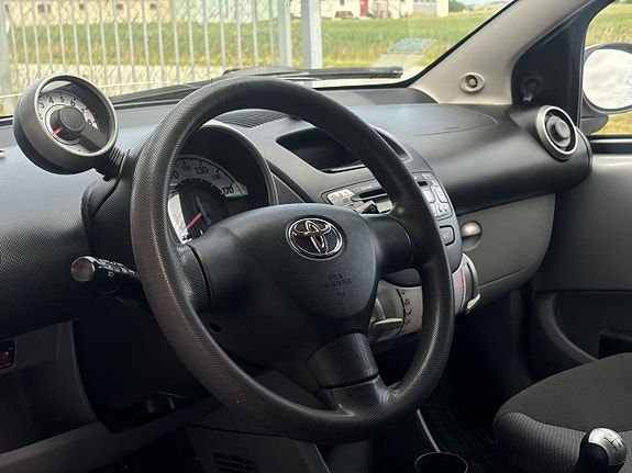 Toyota Aygo 8 of 16