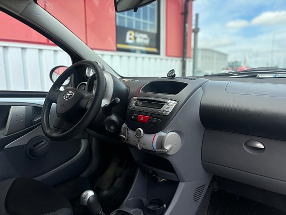 Toyota Aygo 10 of 16