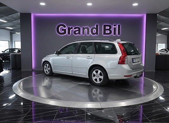 Volvo V50 4 of 5