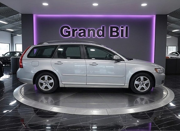 Volvo V50 3 of 5