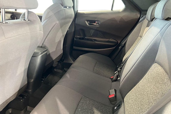 Toyota C-HR 13 of 21