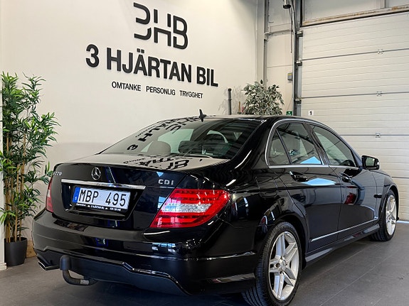 Mercedes-Benz C220 4 of 5