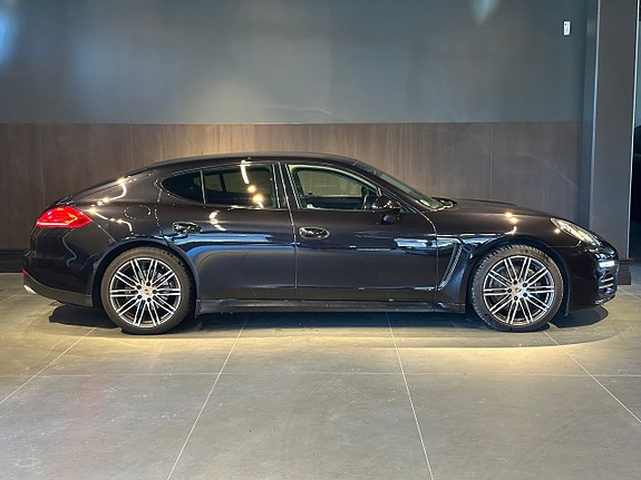 Porsche Panamera 4 5 of 5