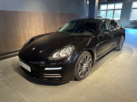 Porsche Panamera 4 4 of 5
