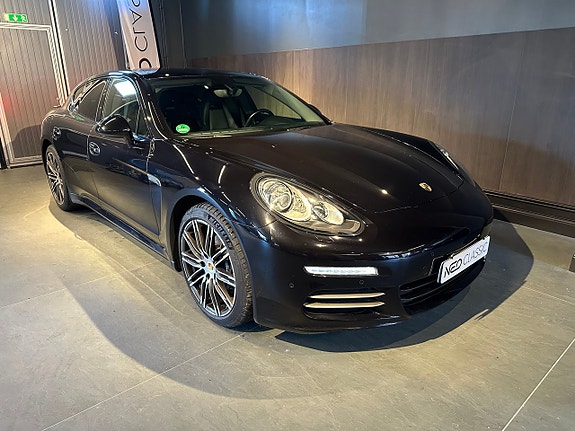 Porsche Panamera 4 2 of 5