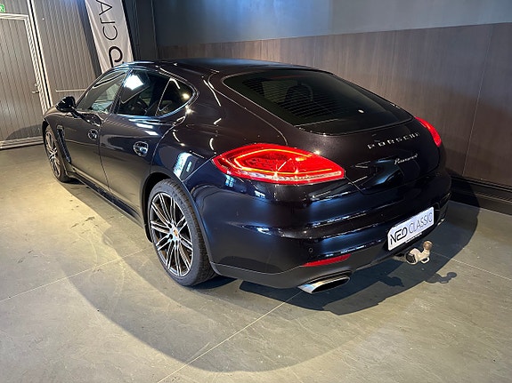 Porsche Panamera 4 3 of 5