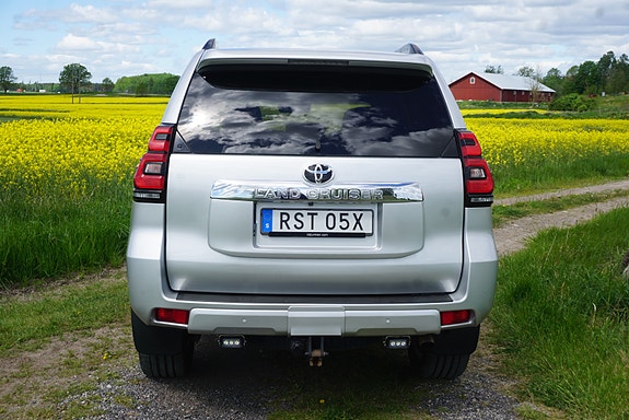 Toyota Land Cruiser 4 of 5