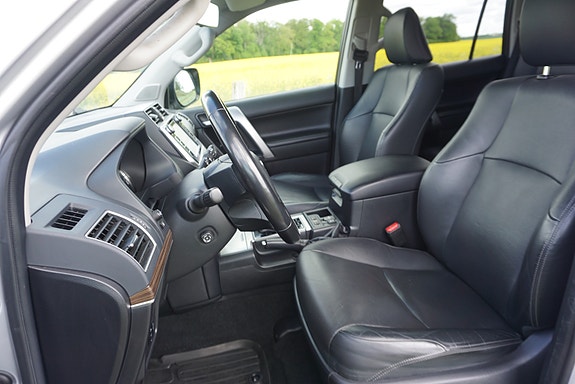 Toyota Land Cruiser 5 of 5