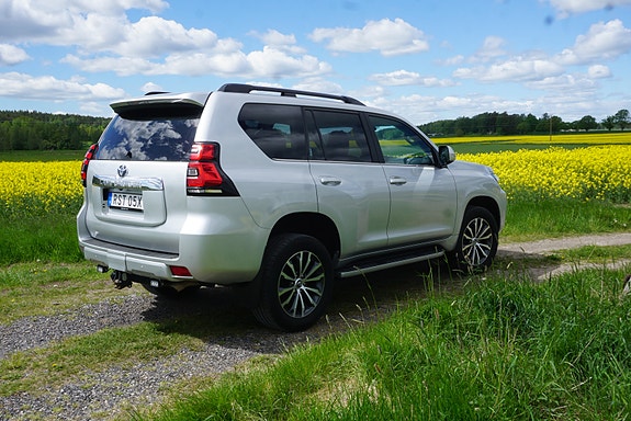 Toyota Land Cruiser 3 of 5