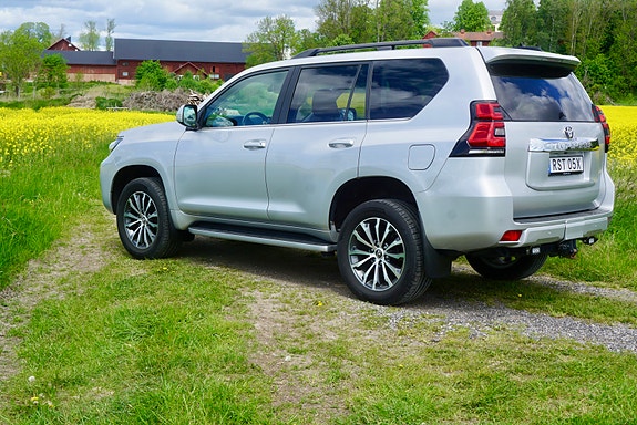 Toyota Land Cruiser 2 of 5