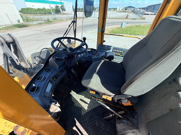 Volvo L90C 8 of 12