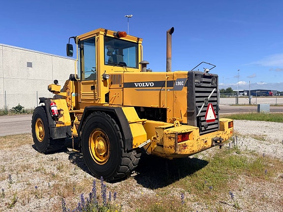 Volvo L90C 2 of 5