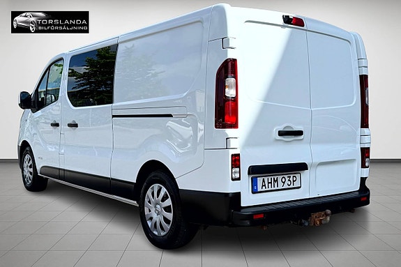 Nissan NV300 5 of 5