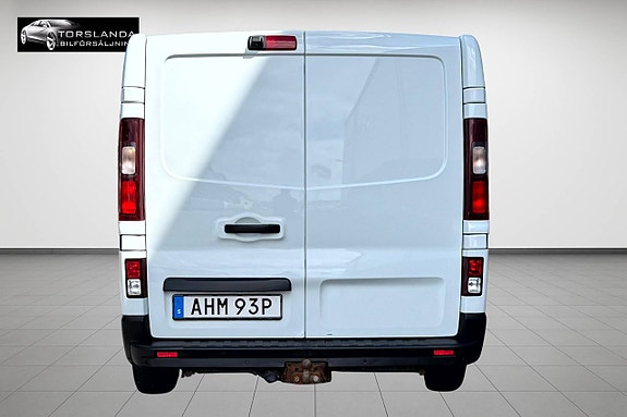 Nissan NV300 7 of 13