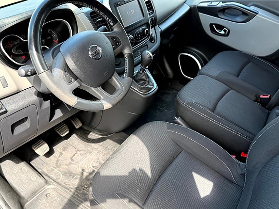 Nissan NV300 10 of 13