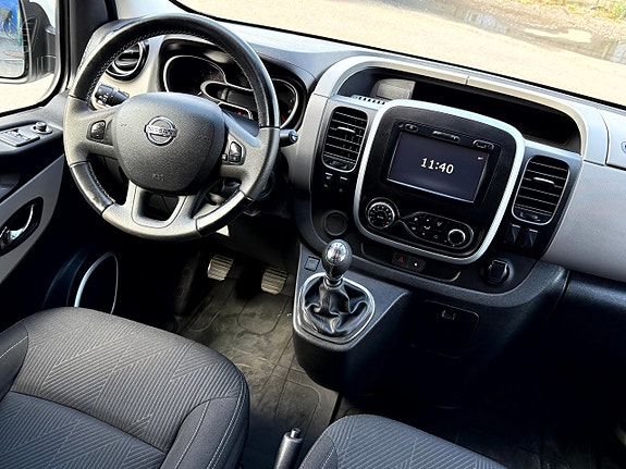 Nissan NV300 8 of 13