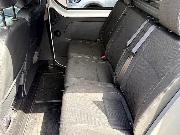 Nissan NV300 12 of 13
