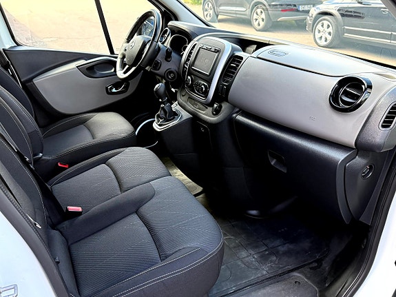 Nissan NV300 9 of 13