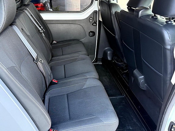 Nissan NV300 11 of 13