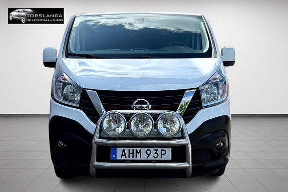 Nissan NV300 2 of 5