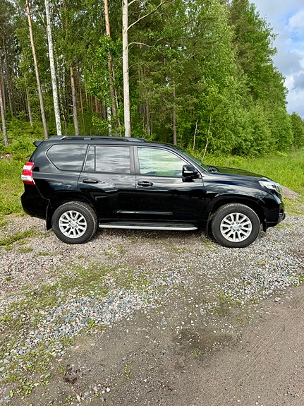 Toyota Land Cruiser 4 of 5