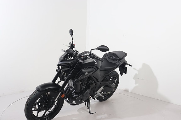 Yamaha MT-03 4 of 5