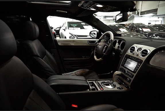 Bentley Continental Flying Spur 17 of 25