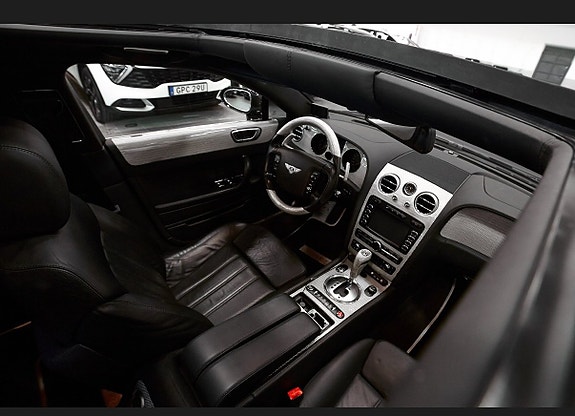 Bentley Continental Flying Spur 21 of 25