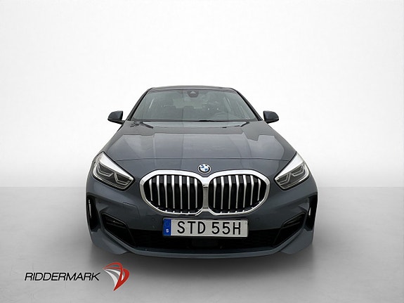 BMW 118i 2 of 5