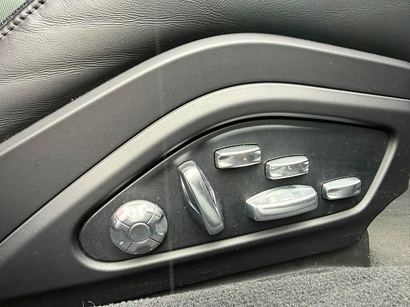Porsche Panamera 4 9 of 10