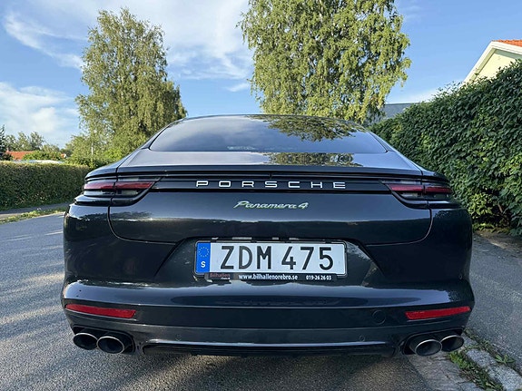 Porsche Panamera 4 3 of 5