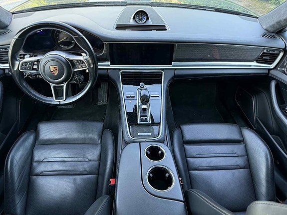Porsche Panamera 4 4 of 5