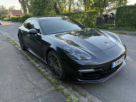 Porsche Panamera 4 2 of 5
