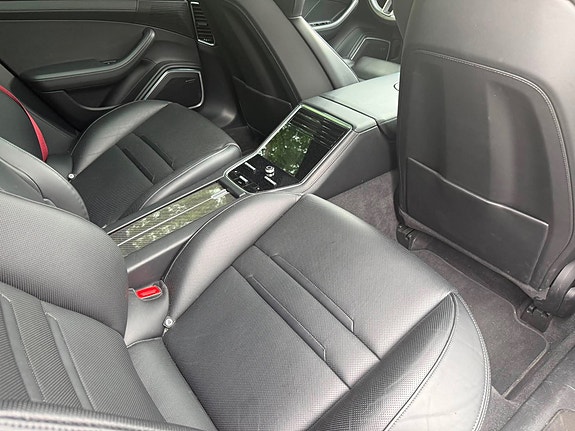 Porsche Panamera 4 7 of 10