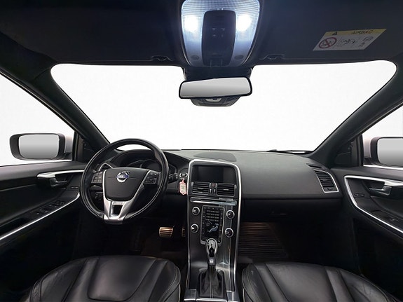 Volvo XC60 14 of 30