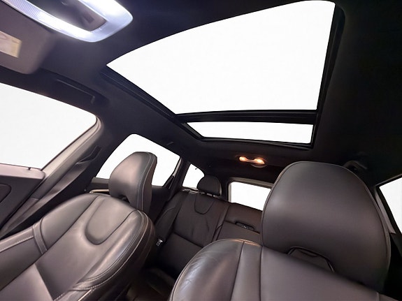 Volvo XC60 13 of 30