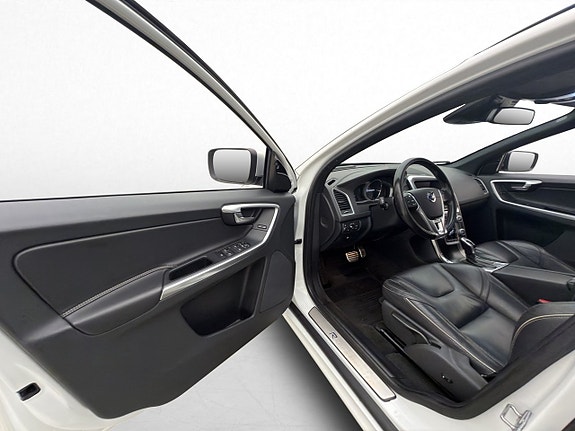 Volvo XC60 11 of 30