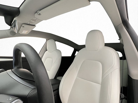 Tesla Model Y 10 of 30