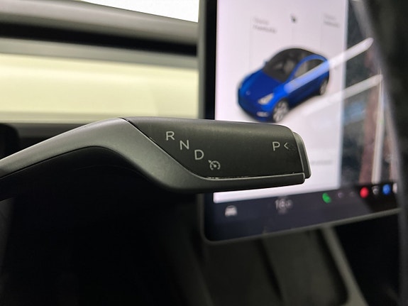 Tesla Model Y 26 of 30