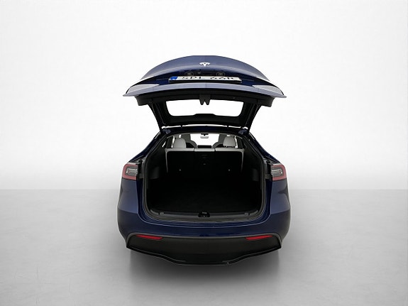 Tesla Model Y 8 of 30