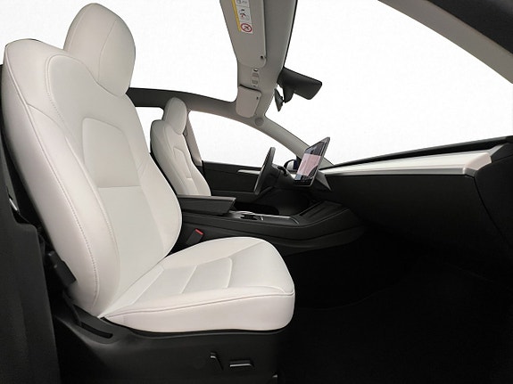 Tesla Model Y 18 of 30