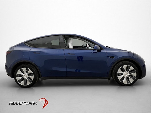 Tesla Model Y 7 of 30