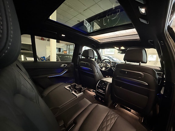 BMW X7 25 of 30