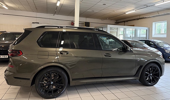BMW X7 3 of 30