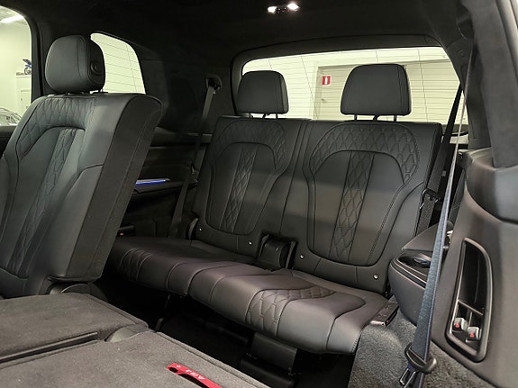 BMW X7 28 of 30